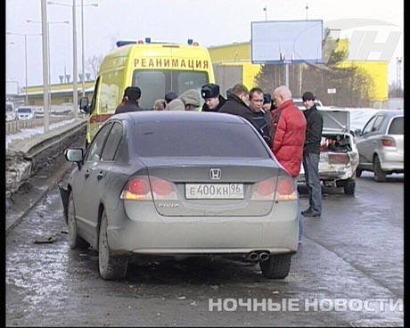 Серьезное ДТП на объездной дороге в Екатеринбурге: иномарка влетела в «семерку», оснащенную газовым баллоном. Пострадали пять человек, в том числе ребенок